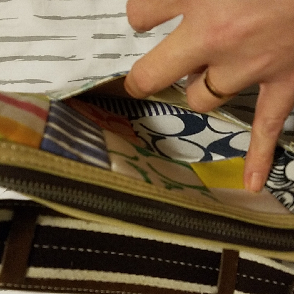 Coach Authentic Cute Alot of Room  Shoulder Bag - Picture 4 of 6